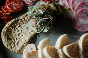 Bread and meats with garnishes