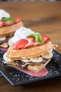 Waffles sliders with fruits